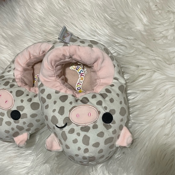 Squishmallows Rosie the Pig Slippers size 4/5 - Picture 4 of 6